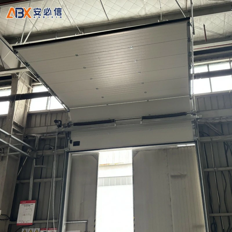 四平分段式滑升门